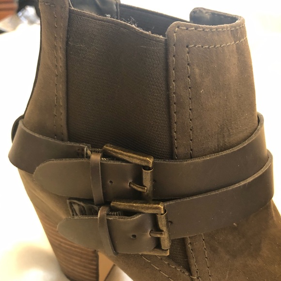 NWOT! Crown Vintage taupe booties, 7.5 - Picture 7 of 8